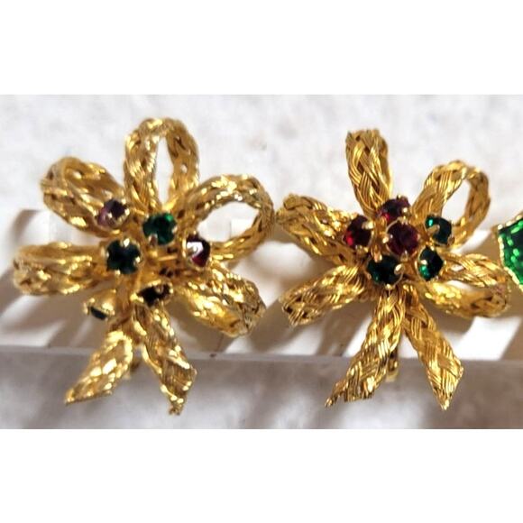 Vtg Christmas Clip On Earrings Lot Goldtone Red Green Holly Ivy Bow Xmas Holiday - Picture 2 of 5